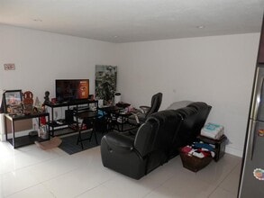 9459 SW 76th St in Miami, FL - Building Photo - Building Photo