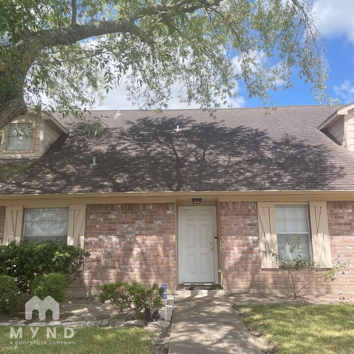 7130 Addicks Clodine Rd in Houston, TX - Foto de edificio
