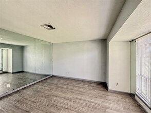 10721 Sandpiper Dr in Houston, TX - Building Photo - Building Photo