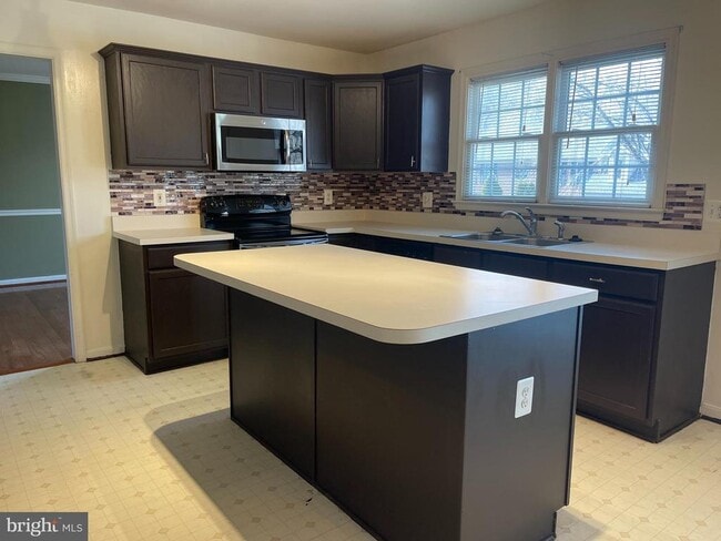 property at 32 Palace Ln