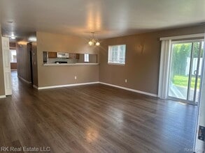 3581 Reeves Dr in Melvindale, MI - Building Photo - Building Photo