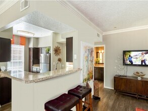 1108 Enclave Pkwy in Houston, TX - Building Photo - Building Photo