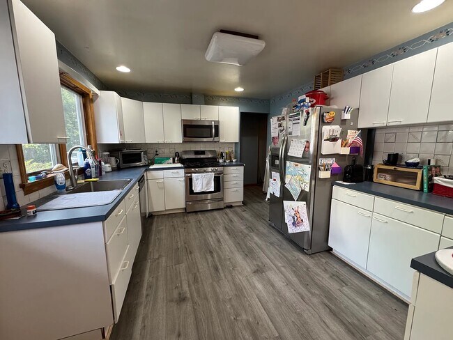 229 Chapel St, Unit 1 in Newton, MA - Building Photo - Building Photo