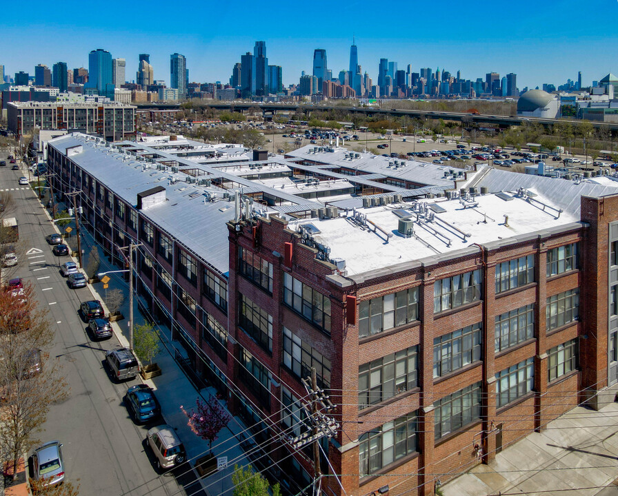 300 Communipaw Ave, Unit 131 in Jersey City, NJ - Building Photo