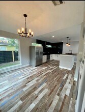 425 Plymouth St in Houston, TX - Building Photo - Building Photo