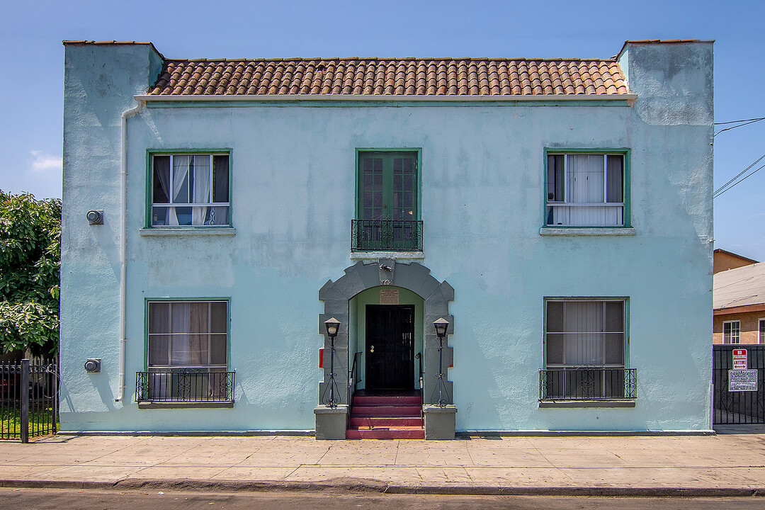 440 E 27th St in Los Angeles, CA - Building Photo