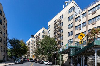 690 Fort Washington in New York, NY - Foto de edificio - Building Photo