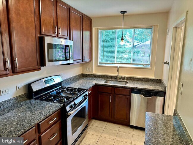10505 Montrose Ave in Bethesda, MD - Building Photo - Building Photo
