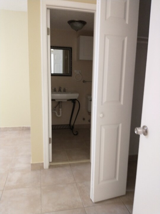 3195 W 7th Ave in Hialeah, FL - Foto de edificio