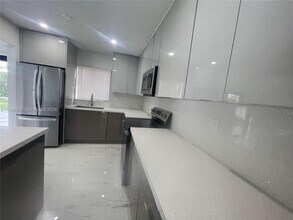 9124 SW 180th St in Palmetto Bay, FL - Building Photo - Building Photo