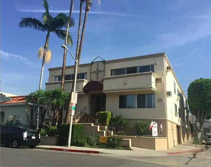 802 N West Knoll Dr in West Hollywood, CA - Foto de edificio