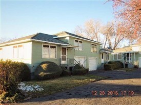 2227-2241 Main St in Klamath Falls, OR - Building Photo