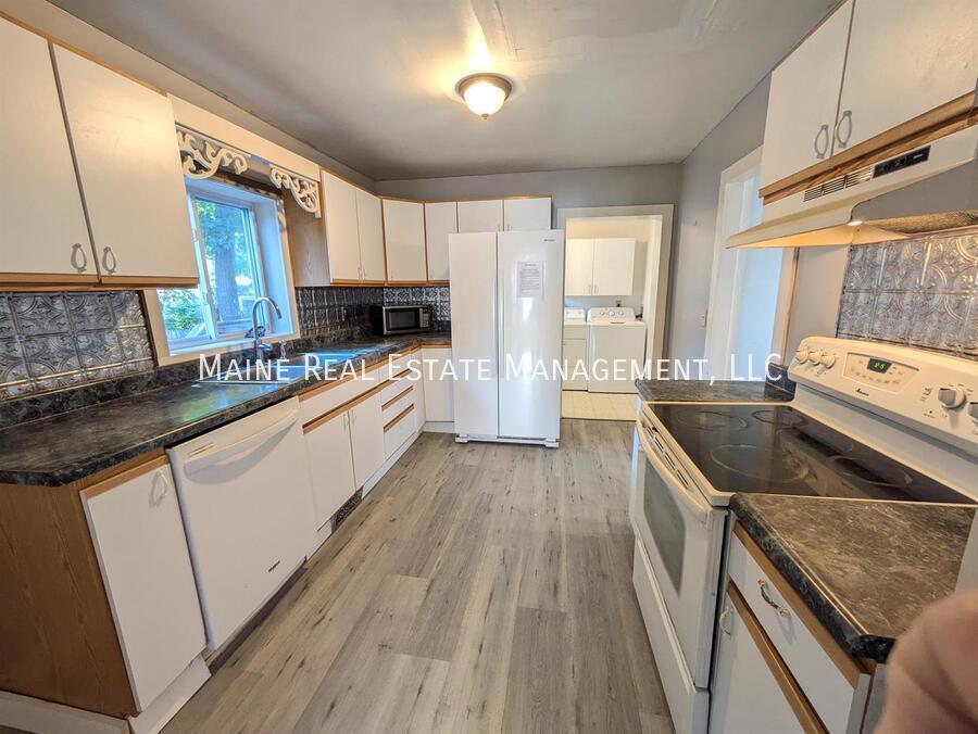 13 6th St in Bangor, ME - Building Photo