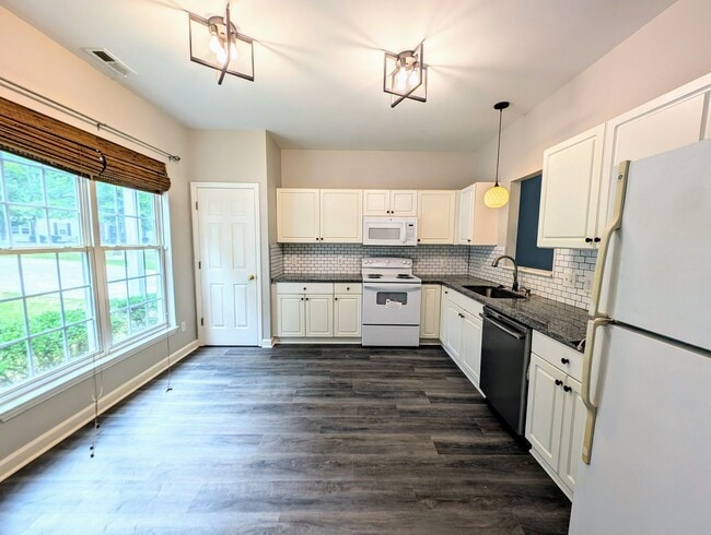5804 Neuse Wood Dr in Raleigh, NC - Building Photo - Building Photo