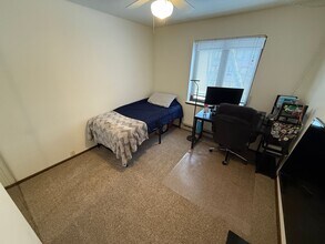 425 E Henry Clay St in Whitefish Bay, WI - Building Photo - Building Photo