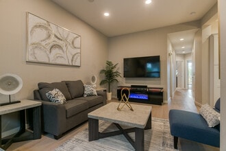 3600 Central Ave SE in Albuquerque, NM - Building Photo - Building Photo
