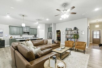 1629 Town Creek Cir in Weatherford, TX - Building Photo - Building Photo