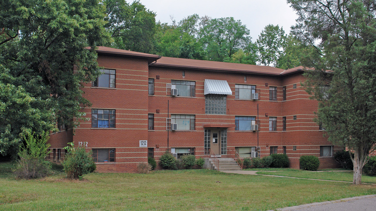 1212 Far Hills Dr in Covington, KY - Building Photo