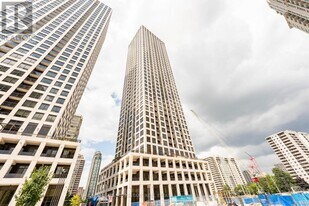 30 Elm Dr W in Mississauga, ON - Building Photo