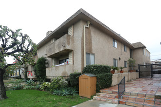 Lawler Street in Los Angeles, CA - Foto de edificio - Building Photo