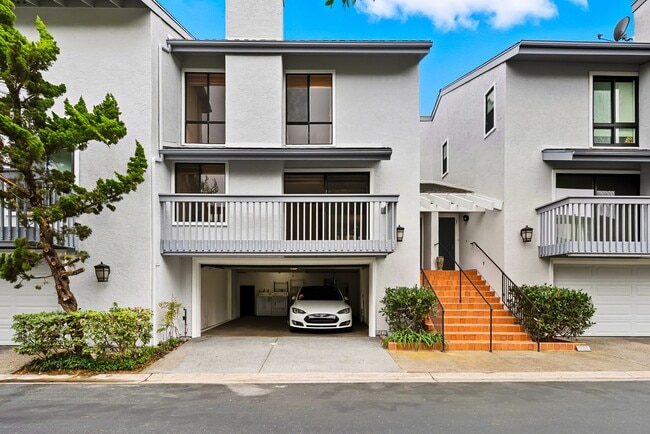 8246 Caminito Modena in La Jolla, CA - Foto de edificio - Building Photo