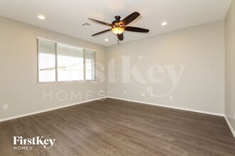 10242 W Levi Dr in Tolleson, AZ - Foto de edificio - Building Photo