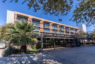 1331 S Flores St in San Antonio, TX - Building Photo