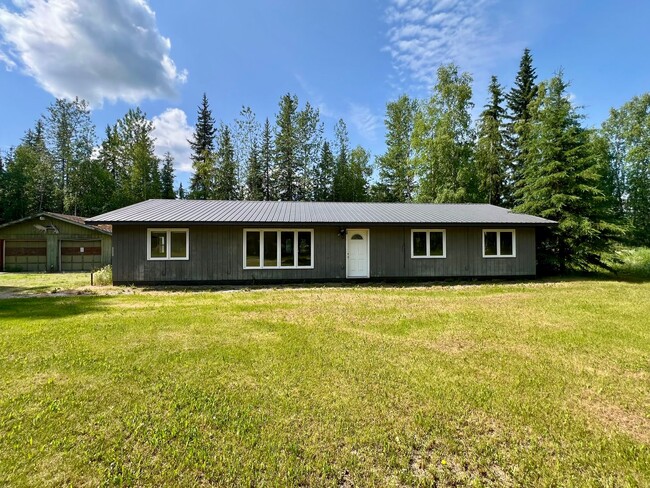 2225 Bradway Rd in North Pole, AK - Building Photo - Building Photo