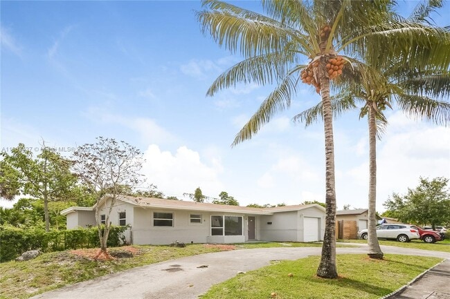 2360 NW 60th Ave in Sunrise, FL - Building Photo - Building Photo