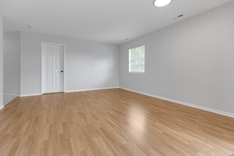 106 Gant Cir in Streamwood, IL - Building Photo - Building Photo