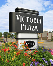 Victoria Plaza in North Olmsted, OH - Building Photo - Building Photo