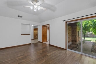 11007 Froke Cedar Trail in Austin, TX - Foto de edificio - Building Photo