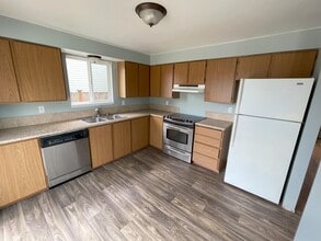 10 107th St SE, Unit B in Everett, WA - Foto de edificio - Building Photo