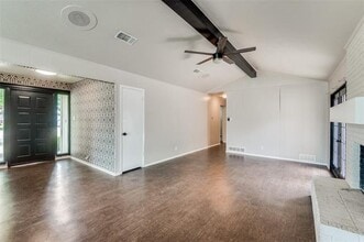 100 High School Dr in Waxahachie, TX - Foto de edificio - Building Photo