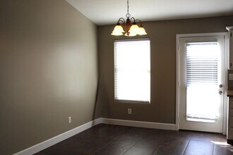 7031 Via Del Mar in Bakersfield, CA - Building Photo - Building Photo