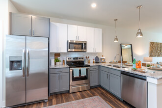 Riverwood Apartments & Townhomes in Wilmington, NC - Building Photo - Interior Photo