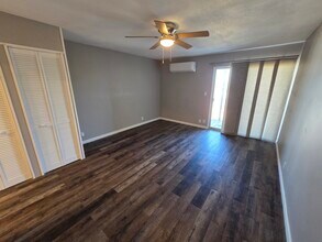 734 N Country Acres Ave, Unit 305 in Wichita, KS - Foto de edificio - Building Photo