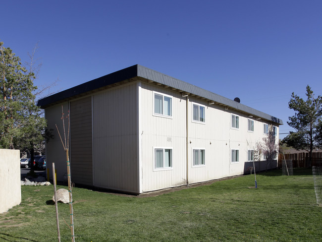 Lansdowne House Apartments in Sparks, NV - Building Photo - Building Photo