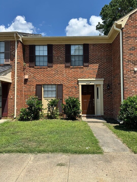 306 Circuit Ln in Newport News, VA - Building Photo