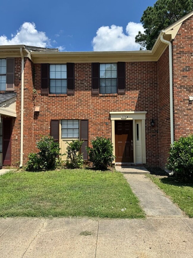 306 Circuit Ln