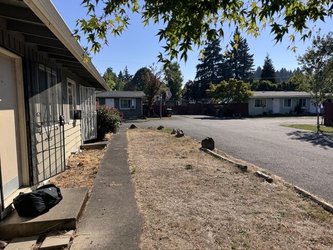 12800 SW Allen Blvd in Beaverton, OR - Building Photo - Building Photo