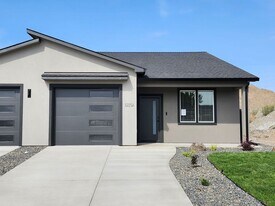 5225 W Jay St in Pasco, WA - Building Photo