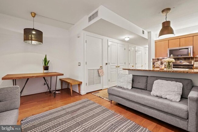 616 E St NW in Washington, DC - Building Photo - Building Photo