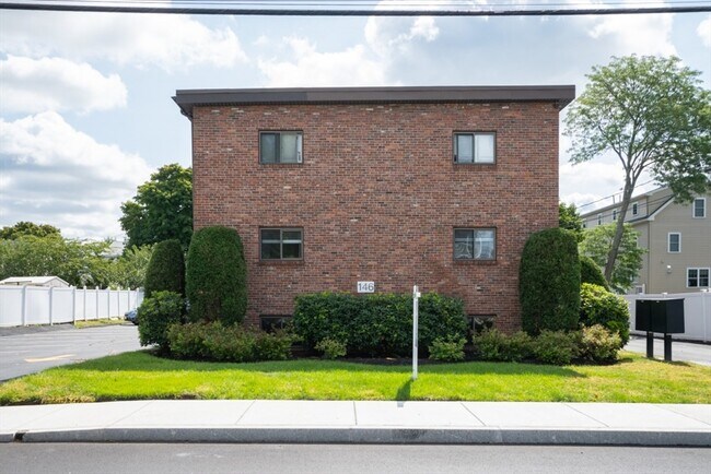 146 Willow St in Waltham, MA - Building Photo - Building Photo