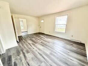 921 17th St NW in Canton, OH - Foto de edificio - Building Photo