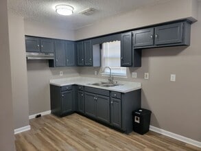 103 Hadley Dr in Humboldt, TN - Building Photo - Building Photo