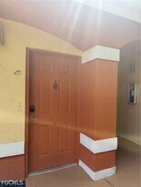 6401 Aragon Way in Ft. Myers, FL - Building Photo