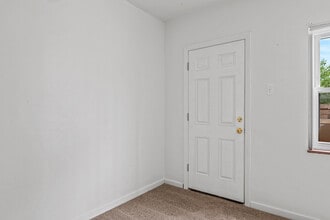 4840 Blackberry Way in Pittsburgh, PA - Building Photo - Building Photo
