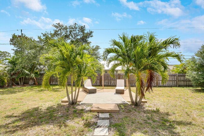 765 NW Bristol St in Port St. Lucie, FL - Building Photo - Building Photo