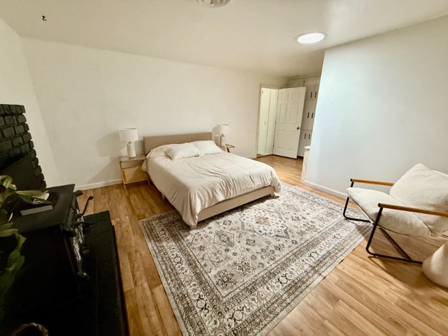 4552 Alta Mesa Dr in Redding, CA - Foto de edificio - Building Photo